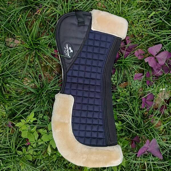 TGW RIDING 1pc Horse Half Saddle Pad, A Pressure-Reducing Faux Fur Padding With An Attractive Faux Fur Trim Protruding At The Back Of The Saddle