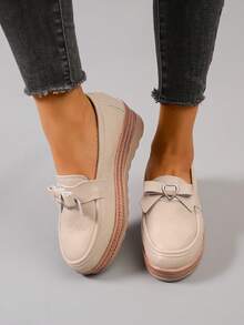 Nuove scarpe da donna con zeppa in stile college personalizzato, con fiocco e decorazione a cuore, stile retrò casual, adatte per l'uso quotidiano, colore beige, tacco a zeppa