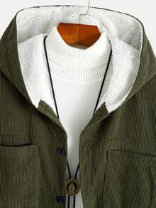 男士灯芯绒连帽夹克，双口袋设计，全拉链，撞色纽扣，单面保暖内衬，适合日常通勤、休闲穿着以及秋冬季户外散步。