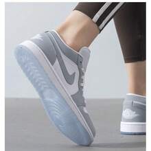 Nike Distribution WMNS AIR JORDAN 1 LOW 女款基本款 DC0774-105 - DC0774-105 - 查看 9
