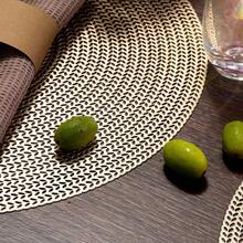 6/8 piezas de manteles redondos para hoteles y restaurantes, manteles de PVC antideslizantes e impermeables, manteles aislantes de calor en colores dorado y plateado, lavables, protegen la superficie de la mesa, adecuados para bodas, Navidad, fiestas, mesas de comedor familiares y decoraciones festivas.