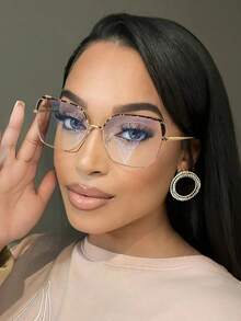 一副优雅女士金属超大时尚眼镜，适合日常阅读、搭配服装和通勤。