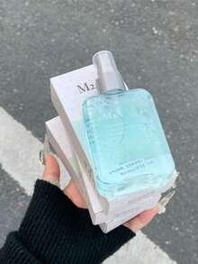 1 Botella/100ml Spray de Fragancia, Aroma a Jazmín, Brisa Pura, Gardenia, Fragancia Fresca y Natural, Ambientador para el Hogar, Aromaterapia, Adecuado como Regalo para Mujeres, Puede Usarse en Interiores y Exteriores, Desodoriza y Realza la Fragancia en Armarios, Ideal para Citas y Parejas, Contiene una Fragancia para el Hogar Duradera, Fresca y Cautivadora.