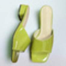 Eleganckie, seksowne, kwadratowe noski, grube, wsuwane, błyszczące buty damskie, idealne na imprezy i spotkania, uniwersalne do każdej stylizacji, niezbędne do dojazdów do pracy, na zakupy i do pracy