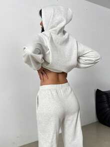Bộ 2 món gồm áo hoodie dài tay rộng rãi lót lông cừu ấm áp có túi dành cho nữ và quần nỉ ống rộng, thiết kế vai rớt. - Màu Xám nhạt - Xem 6
