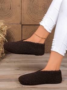 Chinelos internos de aquecimento de chão de tecido macio e neutro de cor sólida, adequados para primavera, verão, outono, sapatos fofos