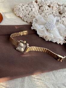 ساعة يد نسائية ذات سوار من البامبو بلون ذهبي عصري، ساعة فاخرة بتصميم بسيط وأنيق، ساعة كوارتز خفيفة الوزن مناسبة للارتداء اليومي، هدية مثالية لأعياد الميلاد والحفلات والمناسبات العائلية، وهدية مثالية لنفسك أو لأصدقائك - الذهبي - مشاهدة 2