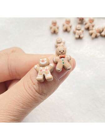 20件套彩色树脂圣诞装饰套装 - 可爱迷你卡通圣诞饼干人偶设计，3D立体迷你摆件，适用于DIY剪贴簿、美甲、珠宝制作和圣诞工艺装饰。圣诞家居装饰，圣诞礼物，圣诞装饰品