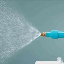 Atomizador ajustable con boquilla universal para todo tipo de botellas, que sirve para desinfectar espacios, fumigar o regar plantas. Su chorro es ajustable.Polipropileno y cobre. Compatible con boquillas de 3 cm. No compatible con cloro. 3.5 x 29 cm. No incluye botella. - Azul - Ver 2