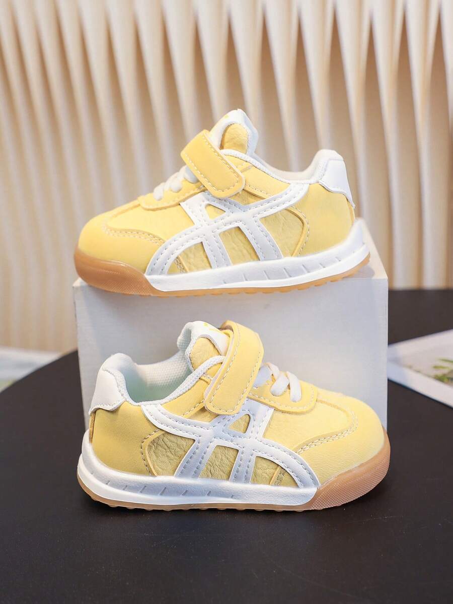 1双婴儿平底鞋，采用钩环设计，易于穿着，适合秋冬季 - 黑色和黃色 - 查看 1