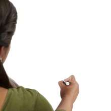 Wordle派对游戏——由《纽约时报》推荐，内含3支可擦马克笔。这款游戏不仅能提升你的词汇量和拼写能力，还能为你的聚会增添无穷乐趣。与朋友们一较高下或携手合作，共同创造精彩的词汇，用于万圣节、圣诞节活动和派对用品！ - 彩色 - 查看 7