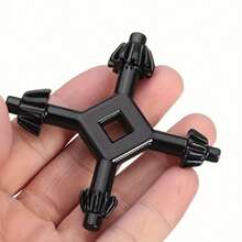 四合一重型多功能钻扳手，带夹头 - 重型金属结构，符合人体工程学的手柄，以及可互换的附件（夹头、钻头适配器、抗冲击工具箱） - 适用于DIY、建筑、汽车和电子行业的通用工业维护工具 - 耐用且精准的钻孔和扳手工具，包含钻头适配器套筒、钻头适配器和钻头工具夹。 - 黑色 - 查看 2