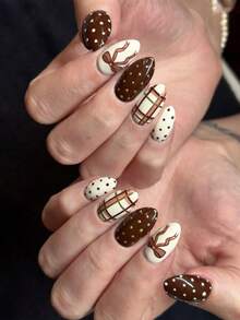 24 juegos de uñas artificiales ovaladas, diseños de lazos de color crema amarillento y café otoño-invierno, lunares, puntos redondos, cuadrícula a cuadros. Uñas artificiales acrílicas para arte de uñas, adecuadas para citas de chicas, uso diario, fiestas, como regalos para novias, etc. Realza tu belleza.