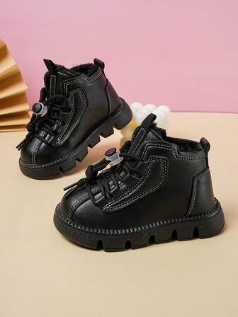 1双男女通用厚底纯色短靴，软底防滑，保暖内衬，英伦风儿童短靴，适合秋冬季日常穿着和户外活动