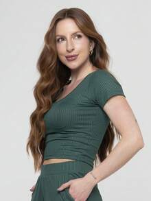 Top Cropped Feminino com Manga Curta e Decote Redondo - Verde Floresta - Visão 4