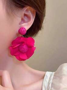 1 par de pendientes largos de flor de fibra de raffia bohemia, diseño hermoso y exquisito, tejido de material de metal y ratán de poliéster, adecuado para que las mujeres lo usen, también se puede elegir como regalo, adecuado para viajes de verano y otoño, vacaciones en la playa, fiestas, bailes, etc.