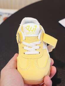 1双婴儿平底鞋，采用钩环设计，易于穿着，适合秋冬季 - 黑色和黃色 - 查看 8