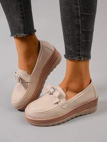 Nuove scarpe da donna con zeppa in stile college personalizzato, con fiocco e decorazione a cuore, stile retrò casual, adatte per l'uso quotidiano, colore beige, tacco a zeppa