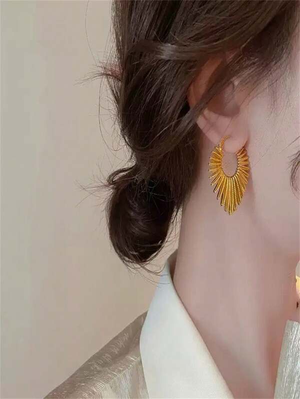 1 paire de boucles d'oreilles tournesol style punk/hip-hop, convenant aux femmes, en alliage d'or et d'argent, design géométrique unique, bijoux élégants, convenant pour les fêtes et les festivals de musique, cadeau de la Saint-Valentin