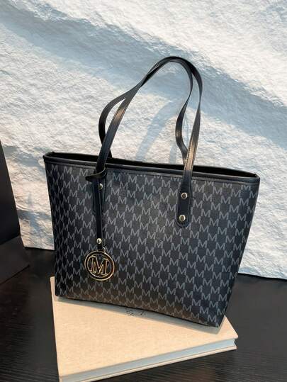 1pc All-Over Print Crossbody Bag, Vintage Letter Print Crossbody Bag, Large Capacity Crossbody Bag, Perfect Underarm Bag For Commuting (Random Left/Right Pendant)