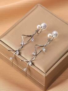 1 Pair Fashion Faux Pearl Long Tassel Clip-On Earrings, Elegant Personalized Mosquito Coil Clip Earrings Without Piercing, Suitable For Women Daily Wear And Holiday Gifts