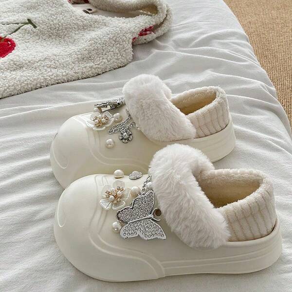 نعال نسائية أنيقة ذات كعب سميك مزينة بالخرز والفراشات، قابلة للفك والتركيب، مبطنة بالفرو الدافئ للاستخدام الداخلي والخارجي، مناسبة للخريف والشتاء (إذا لم يتم تركيب ملحقات الحذاء، فيجب عليك تركيب الملحقات بنفسك)