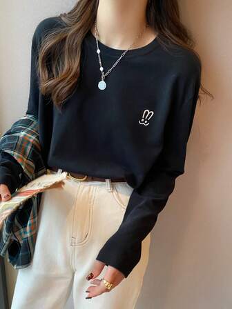 女式长袖 T 恤，带有可爱的兔耳印花，百搭休闲圆领上衣，适合秋冬分层穿着