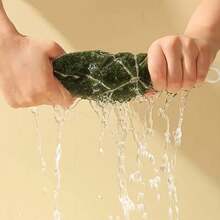 1pc Super Absorbent Quick Dry Bath Towel, Tropical Leaf Design Soft Coral Fleece Hand Towel With Hanging Loop Thumb Towel, Suitable For Spa, Bathroom, Kitchen - Fast Drying Green Plant Leaf Fabric, Home SPA Accessory, Natural Inspired Decor, Fluffy Texture, Essential For Spa Enthusiasts
