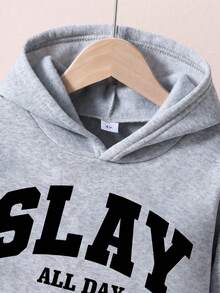 Set de hanorac și pantaloni de trening călduroși cu imprimeu grafic și litere pentru copii