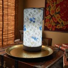 1 Peça Cúpula de Tecido com Padrão de Margarida Azul Alimentada por USB com Base de Madeira, 3 Cores de Luz Ajustáveis, Controle por Botão, Adequada para Quarto, Sala de Estar, Dormitório, Banheiro para Criar Atmosfera Aconchegante, Ótimo para Feriados, Volta às Aulas, Presentes de Aniversário