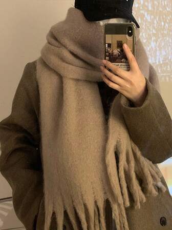 1 Piece Of Soft And Warm Faux Cashmere Knit Scarf, Solid-Color Plush Scarf, Unisex Fashionable Couple Gift, Perfect For Outdoor Activities, Christmas, Valentine's Day, And St. Patrick's Day.