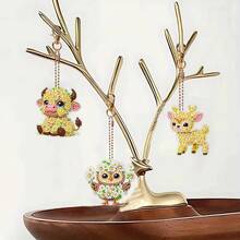 6 piezas Llaveros de arte de diamantes DIY, 4 patrones de animales de dibujos animados diferentes para elegir, piedras de colores brillantes asimétricos por ambos lados, efecto exquisito, colgante de mochila, decoración colgante de coche, juego de manualidades de mosaico, decoración de regalo de Navidad y cumpleaños