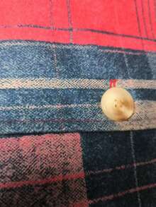 1 pieza Chaqueta casual con botones y estampado a cuadros aleatorio para mujer - Manga larga, cuello de solapa, bolsillos, apta para todas las estaciones, uso casual, hogar, diario, vacaciones, viaje