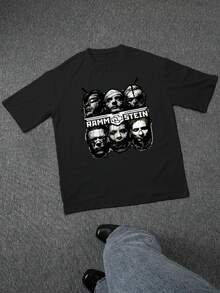 Camiseta para hombre con estampado gráfico vintage y imagen de banda desgastada. Corte cómodo. Manga corta. Cuello redondo. Estilo informal. Disponible en varias tallas. Perfecta para fanáticos del rock y asistentes a conciertos. - Negro - Ver 3