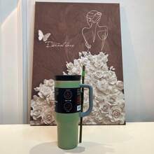 40 Ounces - Olive Green, Small Floral Pattern - Stainless Steel Portable Water Bottle, Equipped With A Straw And Handle, Double-Layer Vacuum Insulated Stainless Steel Water Bottle, High-Quality Summer Drink Container, Using Vacuum Insulation Technology, Large Capacity, Suitable For Exercise, Travel, Outdoor Activities, Fitness, Office Use, As A Teacher Gift, Valentine's Day Gift, Birthday Gift, Thanksgiving Gift, Christmas Gift, Halloween Gift, Halloween Party Gift, Party Supplies, Etc. Scenarios. - 軍綠色 - 查看 2