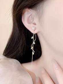 1 Pair Fashion Faux Pearl Long Tassel Clip-On Earrings, Elegant Personalized Mosquito Coil Clip Earrings Without Piercing, Suitable For Women Daily Wear And Holiday Gifts