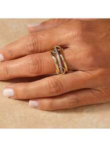 1 pieza Anillo sencillo de acero inoxidable con círculos entrelazados decorados con circonita, chapado en oro de 18K, adecuado para uso diario de mujeres y hombres, y como regalo