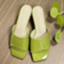 Eleganckie, seksowne, kwadratowe noski, grube, wsuwane, błyszczące buty damskie, idealne na imprezy i spotkania, uniwersalne do każdej stylizacji, niezbędne do dojazdów do pracy, na zakupy i do pracy