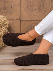 Chinelos internos de aquecimento de chão de tecido macio e neutro de cor sólida, adequados para primavera, verão, outono, sapatos fofos