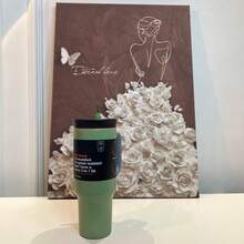 40 Ounces - Olive Green, Small Floral Pattern - Stainless Steel Portable Water Bottle, Equipped With A Straw And Handle, Double-Layer Vacuum Insulated Stainless Steel Water Bottle, High-Quality Summer Drink Container, Using Vacuum Insulation Technology, Large Capacity, Suitable For Exercise, Travel, Outdoor Activities, Fitness, Office Use, As A Teacher Gift, Valentine's Day Gift, Birthday Gift, Thanksgiving Gift, Christmas Gift, Halloween Gift, Halloween Party Gift, Party Supplies, Etc. Scenarios. - 軍綠色 - 查看 3