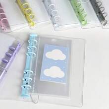 A6尺寸透明便携式活页夹，双按扣设计，美观大方。可用作卡片活页夹、透明贴纸簿、照片收纳袋或相册。也适用于存放计划簿、笔记本、贴纸簿和办公用品。 - 彩色 - 查看 9