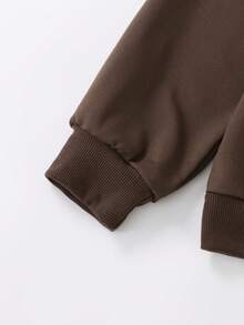 Tween Boy Long-Sleeved Crew Neck Sweatshirt Features A Skateboard Graphic, Offering Comfort, Style, And Versatility. Perfect For Spring And Autumn Wear, Suitable For School, Shopping, Street Style, And Vacations