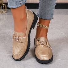 Mocasines de mujer con decoración de cadena, zapatos planos slip-on, estilo británico, nueva llegada de otoño 2025 para mujer, estilo universitario, moda elegante, cómodos y casuales, adecuados para faldas y uso en el campus