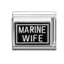 1件装DIY意大利模块化手链套装，饰有五角星、糖果和爱心元素，适合作为派对礼物送给朋友/情侣，适用于圣诞节、新年、万圣节、情人节等节日，设计精美，不锈钢材质，本土制造，实用时尚，是圣诞节和万圣节的必备单品，色调沉稳，充满圣诞气息。