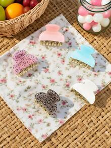 3/6 piezas Clip de leopardo de tamaño mediano aleatorio, clip de unicolor de moda y colorido, de lujo y temperamento, método de placa de clip, accesorio para el cabello tipo pinza para vestir, adecuado para uso diario de mujeres/niñas, hogar, escuela, playa, trabajo, fiesta, vacaciones, cumpleaños, Día de San Valentín, Día de la Madre, boda, festival de música, graduación, clip de pelo elegante, accesorio de invierno para el cabello