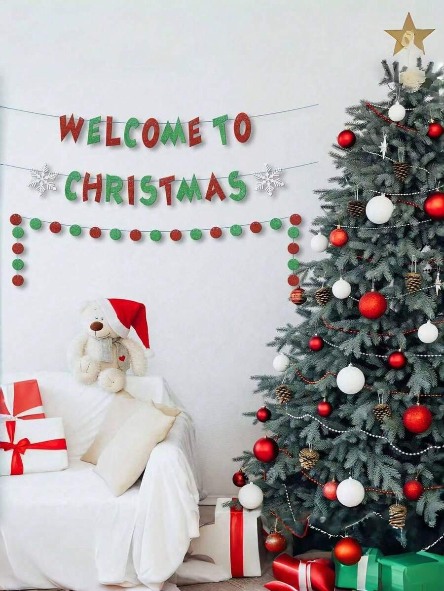 Ensemble de décorations de Noël, bannière murale avec lettres de Noël, flocons de neige et drapeaux. Décoration créative pour l'ambiance festive de Noël