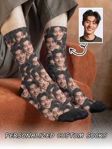 一双可定制图案的男士袜子，可印制任意人脸，个性化照片袜子，适合帅哥美女，趣味情侣定制照片高筒袜，适合情人节、生日等各种场合，趣味十足，个性动漫风，多色可选，满脸图案，儿童客厅、卧室装饰，冬季、圣诞节皆宜。