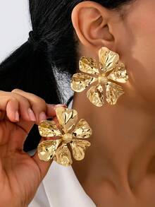 1 Pair Metallic Flower Exaggerated Fashion Earrings, Casual Minimalist Accessory - Yellow Gold - View 1