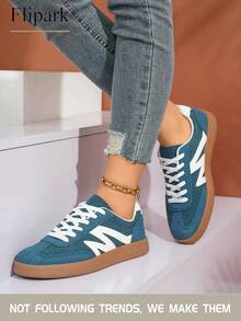 Flipark 1 Pair Vintage Style Comfortable Women's Casual Shoes, Lace-Up Blue & White Suede Patchwork Low-Top Sneakers For Daily Wear