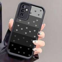 La pequeña funda para iPhone con estampado de corazones es compatible con los modelos iPhone 16E, 15, 14, 13, 12 y 11/XS MAX/XR/MINI/Pro/PLUS/Pro MAX. También es compatible con los modelos  S24 Ultra/S23 FE/S22 Plus/S21/S20/A55/A54/A35/A34/A32/A25/A24/A21S/A16/A15. Fabricada con material TPU, esta funda protectora ofrece absorción de impactos, resistencia a caídas y protección contra manchas, lo que la convierte en una opción esencial para uso personal o como regalo. Ideal para San Valentín, Halloween, Navidad y otras ocasiones festivas. - Negro-2 - Ver 2